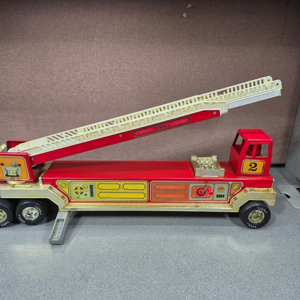 Vintage Tonka Hook and Ladder‎ Fire Truck #2 Plastic/Steel W/Siren Made In USA